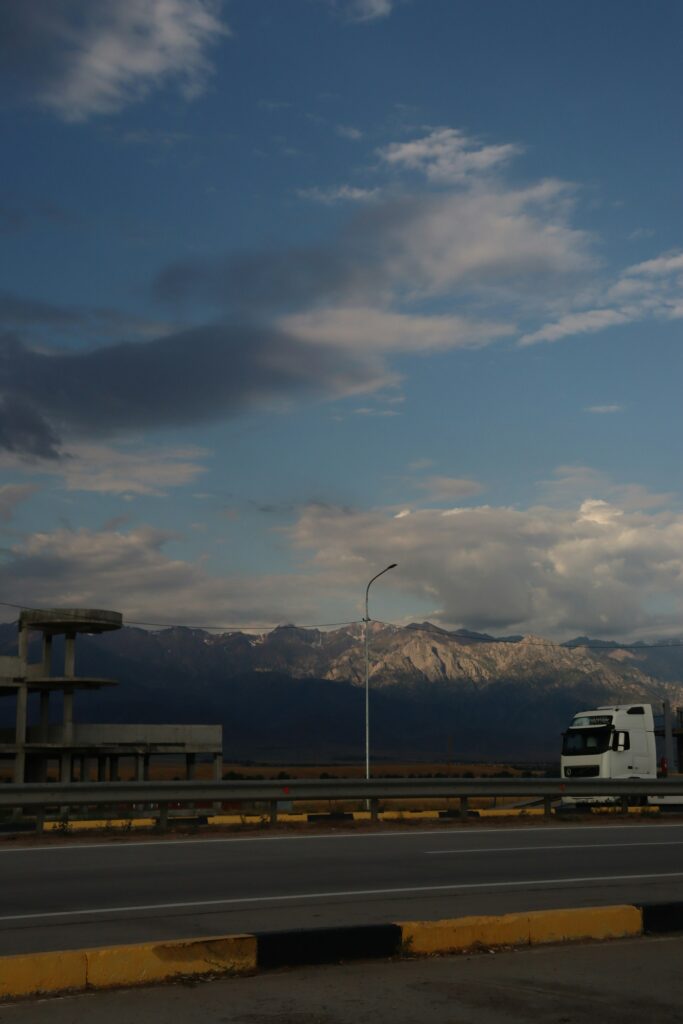 Freight Factoring vs. Line of Credit: Which Is Better for Trucking?